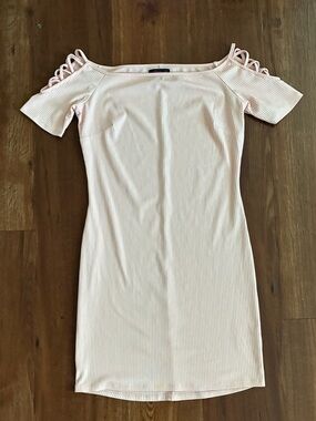 Material Girl Ribbed Fabric Cold Shoulder Dress Size Large